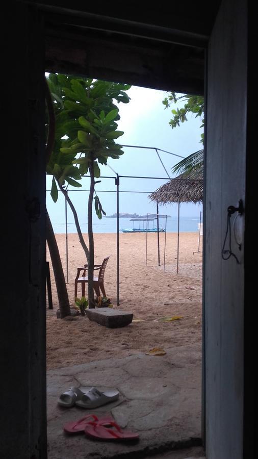 Sea Song Bed & Breakfast Unawatuna Exterior photo